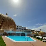 Island Village Heights * 아데제