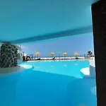 Island Village Heights 아데제