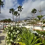 Island Village Heights * 아데제
