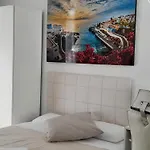 Island Village Heights 아데제