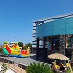 Island Village Heights 아파트 *