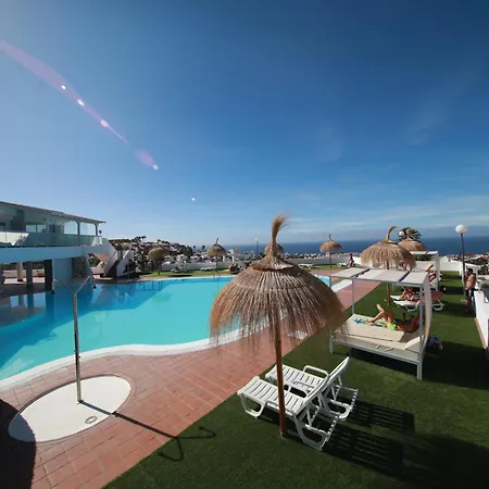 Island Village Heights Апартаменты *