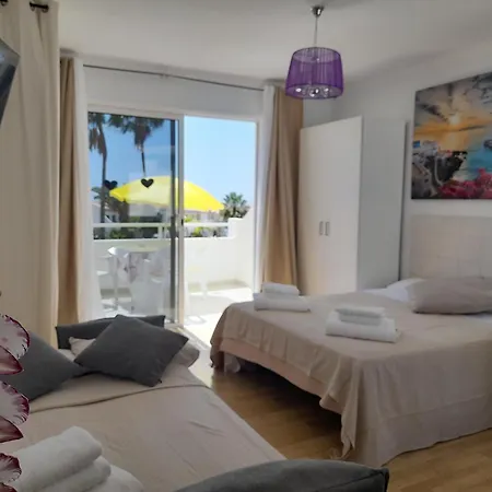 Island Village Heights Апартаменты *