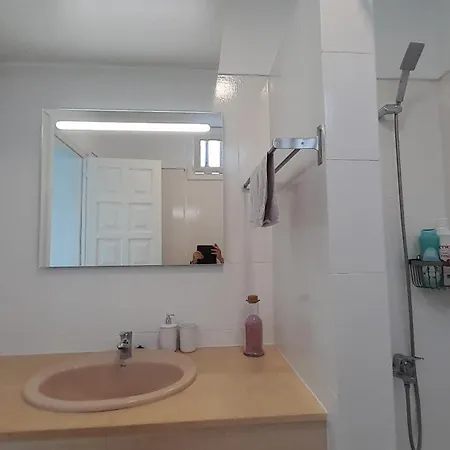 Island Village Heights Апартаменты Адехе