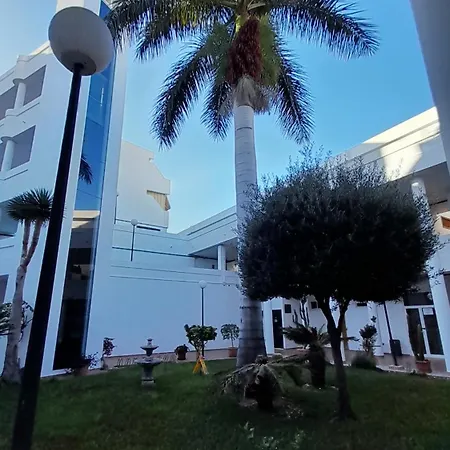 Island Village Heights Адехе