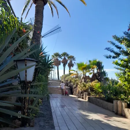 Island Village Heights Апартаменты Адехе
