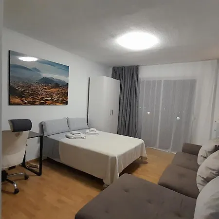 Island Village Heights Апартаменты *