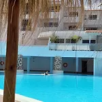Island Village Heights Appartamento