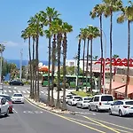 Island Village Heights Διαμέρισμα *