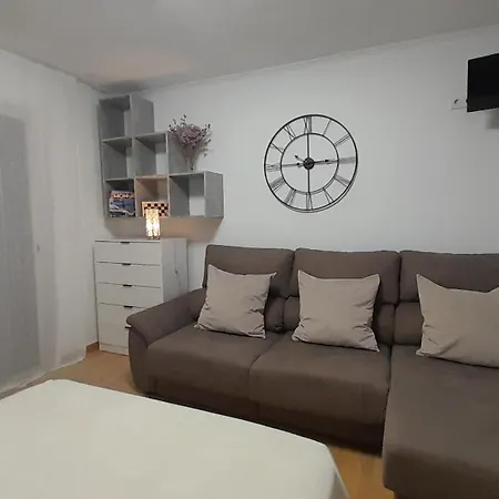 Island Village Heights אדחה