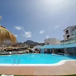 Island Village Heights Apartamento *