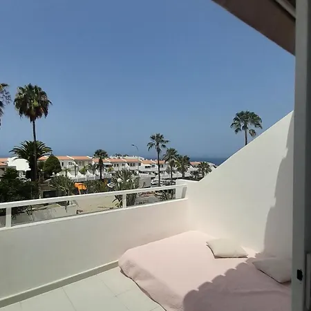 Island Village Heights Διαμέρισμα *